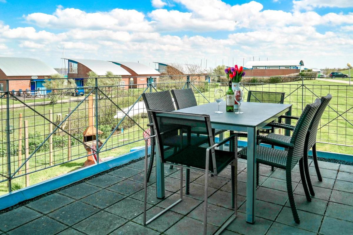 6pers. Modern house Iris with a view of the Lauwersmeer with 2 terraces - Housity
