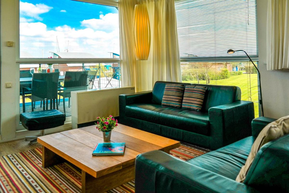 6pers. Modern house Iris with a view of the Lauwersmeer with 2 terraces - Housity