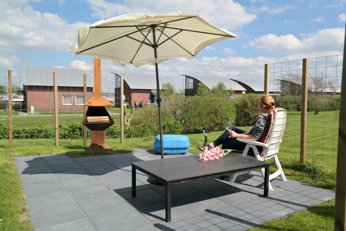 6pers. Modern house Iris with a view of the Lauwersmeer with 2 terraces - Housity