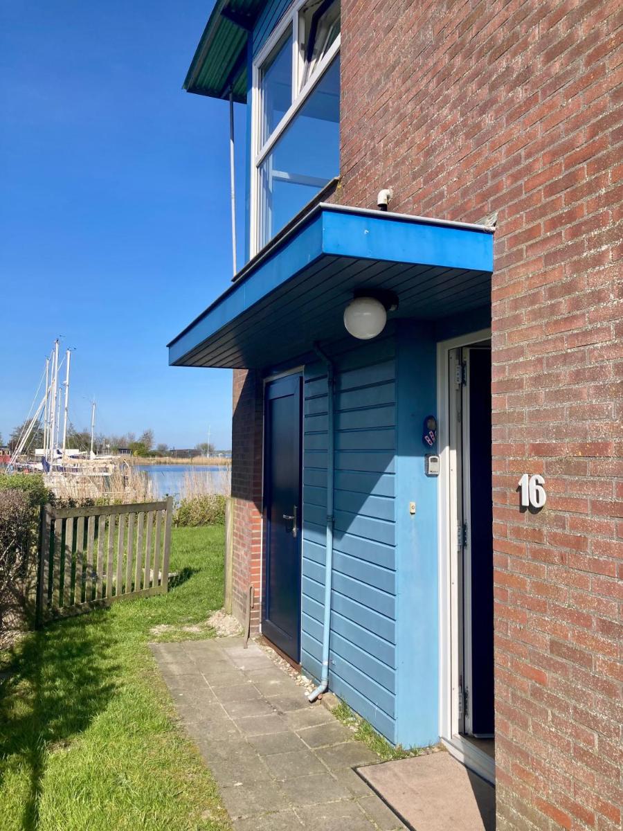6pers. Lauwersmeer Lakefront. Nirvana house with sauna, pellet stove - Housity