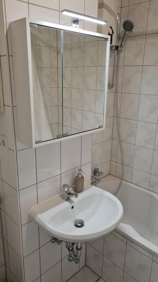 unique: cozy - balcony - kitchen - netflix - Hizvo