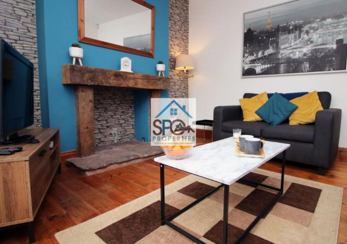 Spacious 3BR Home-6 Guests-Business-Families-Netflix-Free Parking & WiFi - Housity