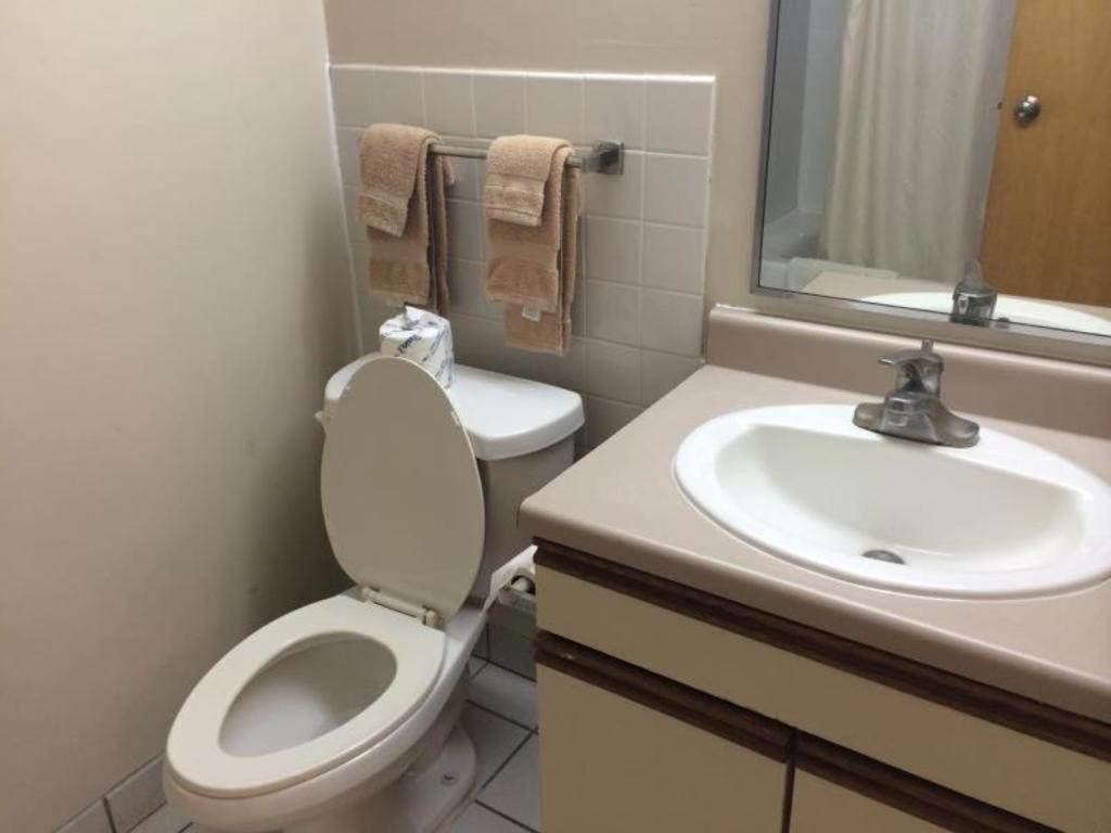 Guam Airport Hotel - Housity