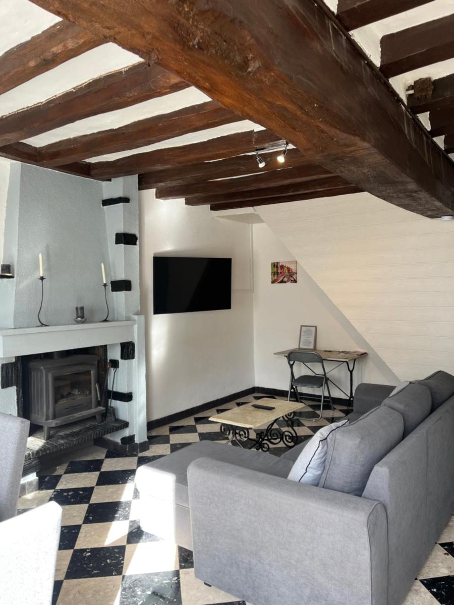 Stunning 2 bedroom townhouse in pretty village - Housity