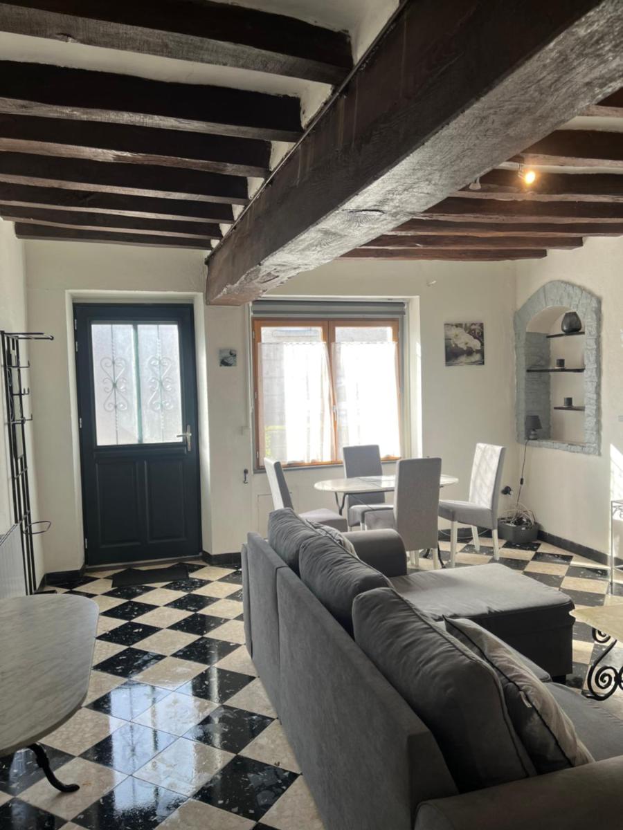 Stunning 2 bedroom townhouse in pretty village - Housity