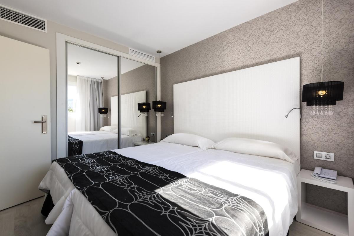 Cama o camas de una habitación en Alcudia Garden Aparthotel