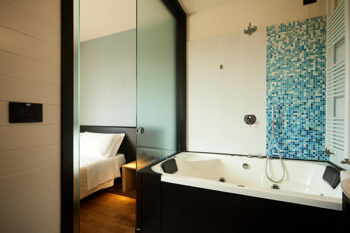 Sanlu Hotel - Housity