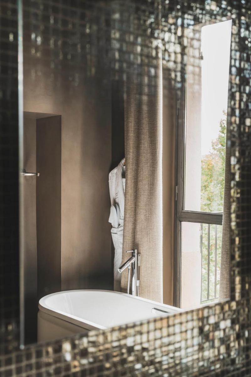 Salle de bains dans l'établissement Les Lodges Sainte-Victoire Hotel & Spa