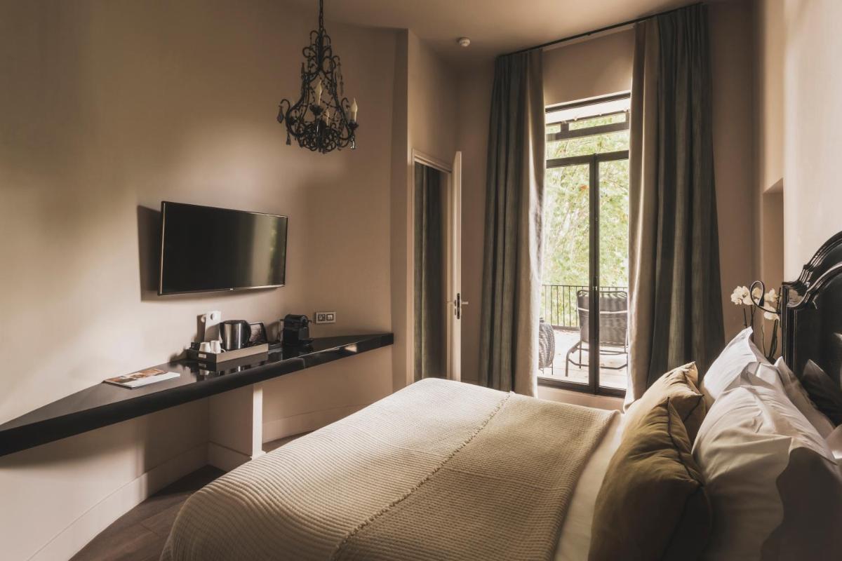 Télévision ou salle de divertissement dans l'établissement Les Lodges Sainte-Victoire Hotel & Spa
