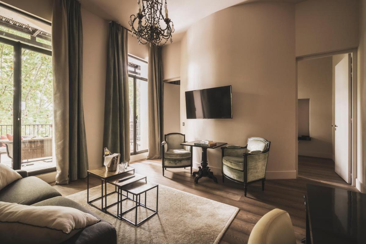 Coin salon dans l'établissement Les Lodges Sainte-Victoire Hotel & Spa