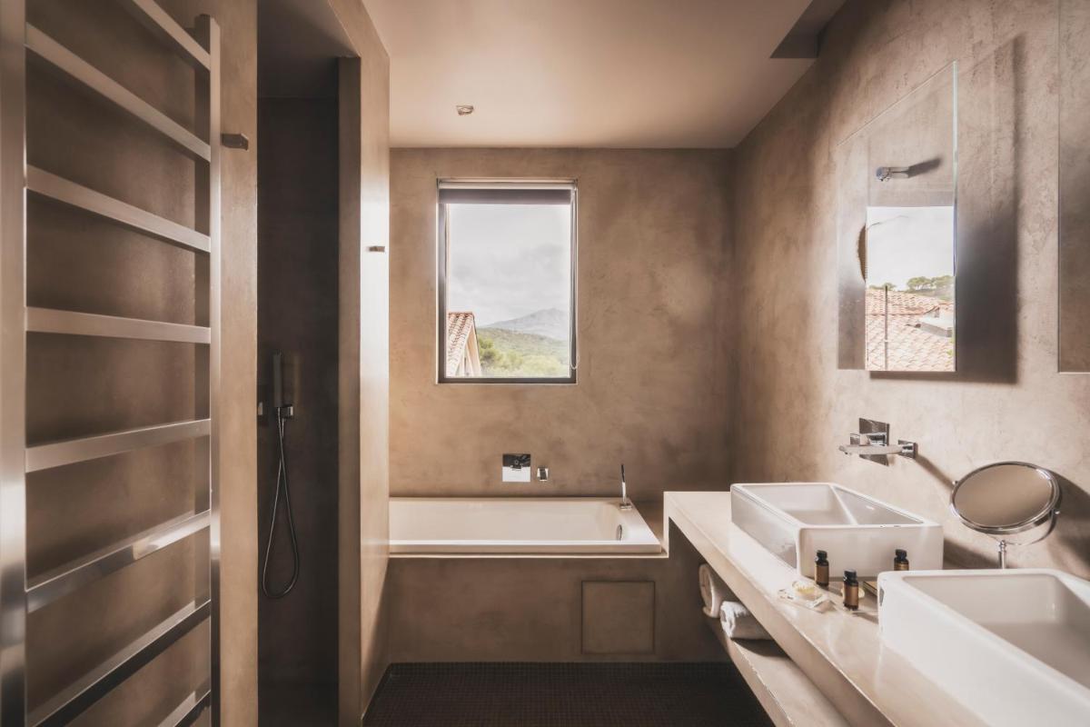 Salle de bains dans l'établissement Les Lodges Sainte-Victoire Hotel & Spa