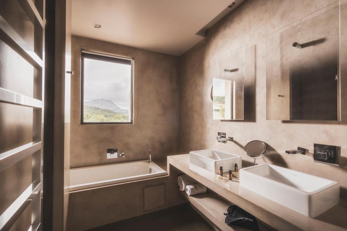 Salle de bains dans l'établissement Les Lodges Sainte-Victoire Hotel & Spa