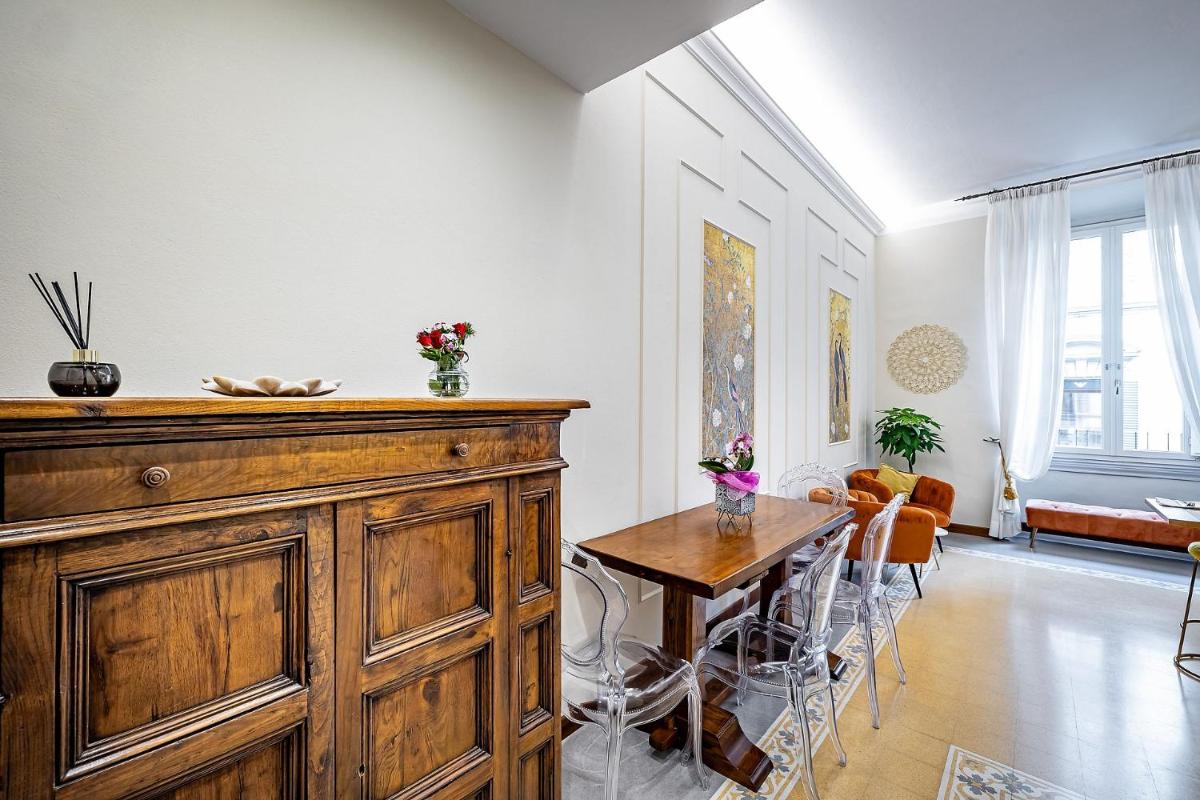 THREE APARTMENTS Via Roma - Housity