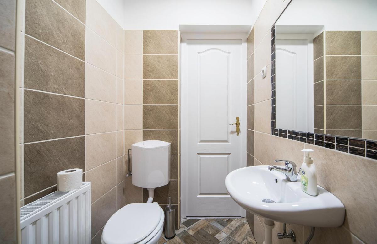 Mandy Apartments - Housity