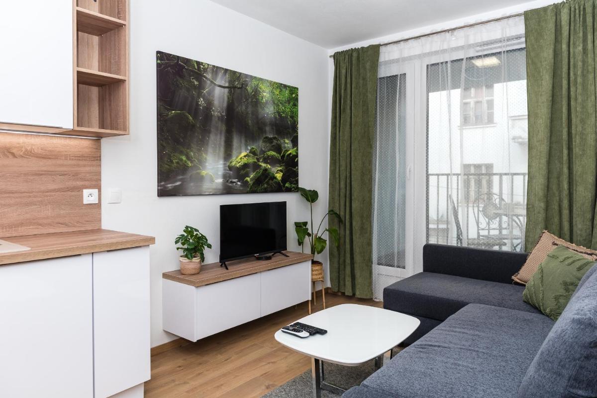Suitetrails - Mickiewiczova apartment free parking by Veronika & Jano