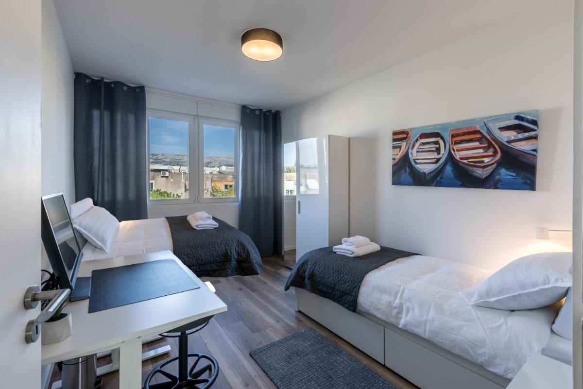 Suitetrails - Sundowners Apartment, 52qm, double & single bed, 10 min from Old Town of Split