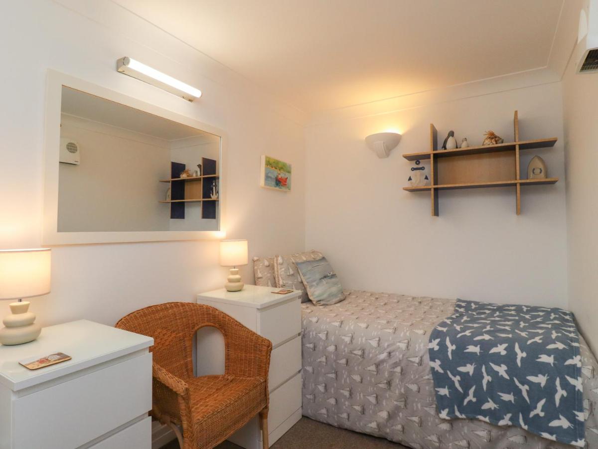The Little Boathouse - Housity