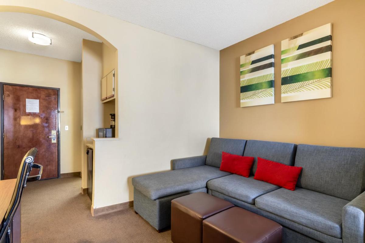 Comfort Suites Bush Intercontinental Airport - Housity