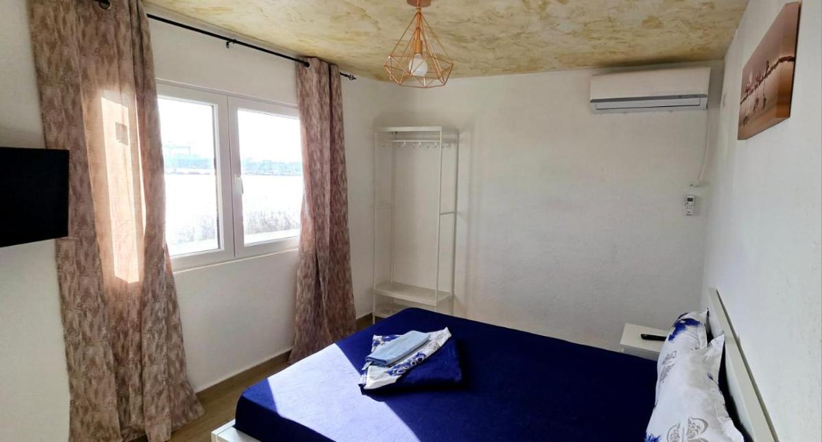 Lazy Lounge Apartments - Housity