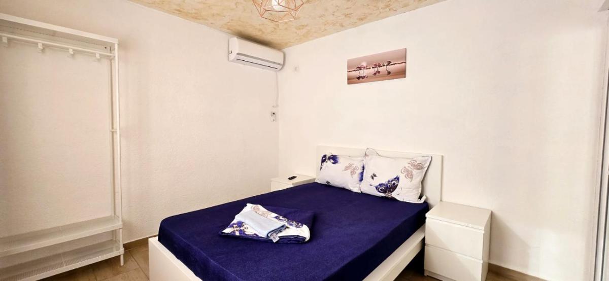Lazy Lounge Apartments - Housity