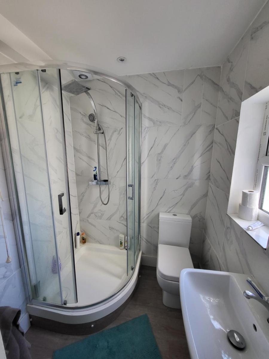 Private Room Near Central Ideal for City Explorers - Housity