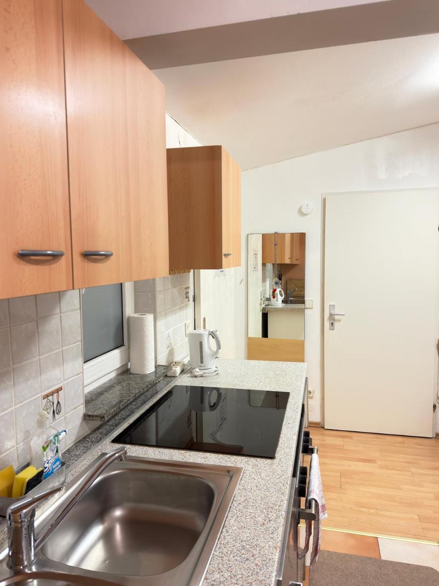 Small-comfy Guest House in Donaustadt garden - Not SHARED! - Housity