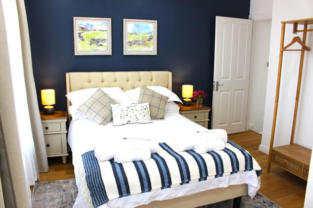 Elegant 4 bedroom, Maidstone house by Light Living Serviced Accommodation - Housity