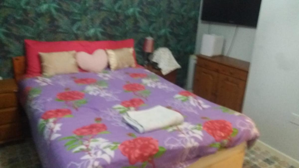Spacious double room located within walking distance to seaside and town - Housity