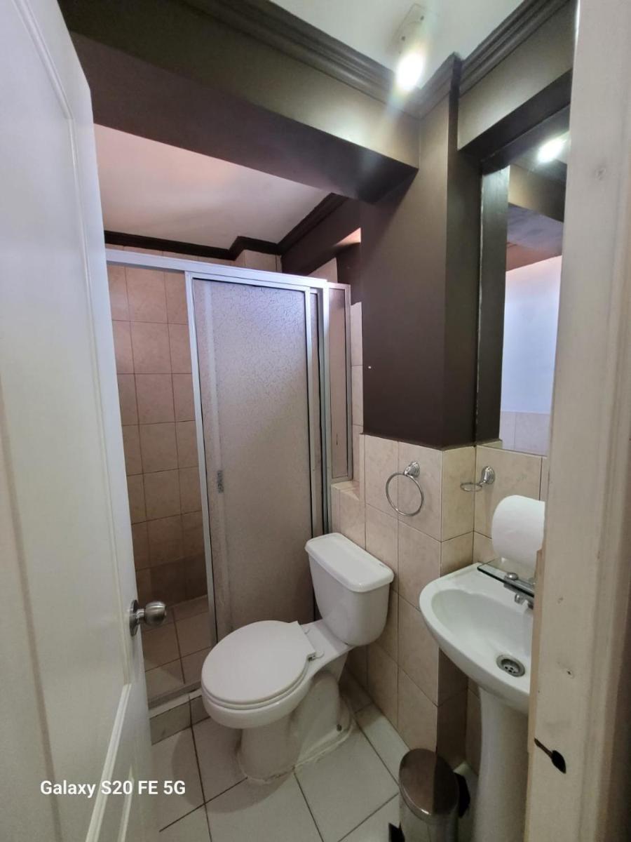 Hostal America - Housity