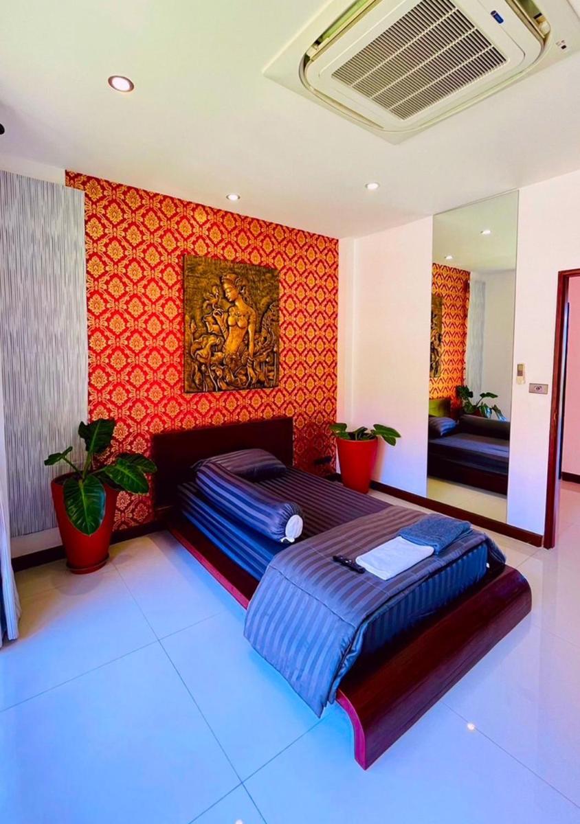 2 Bedrooms Sea view villa in Phuket town - Housity