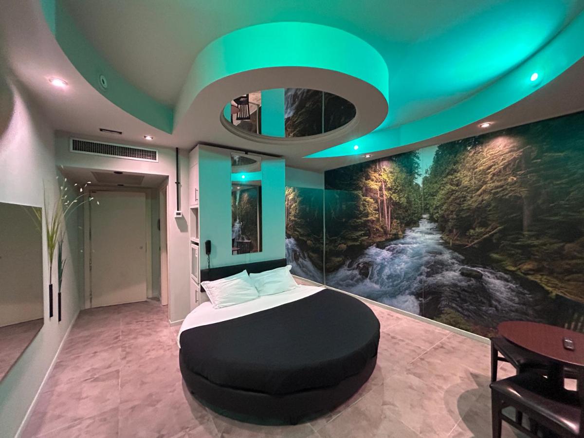Silk Motel - Housity
