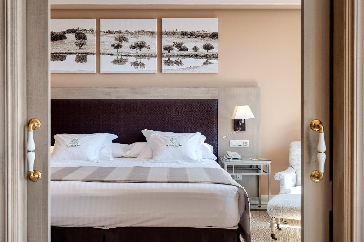 Cama o camas de una habitación en Barceló Montecastillo Golf