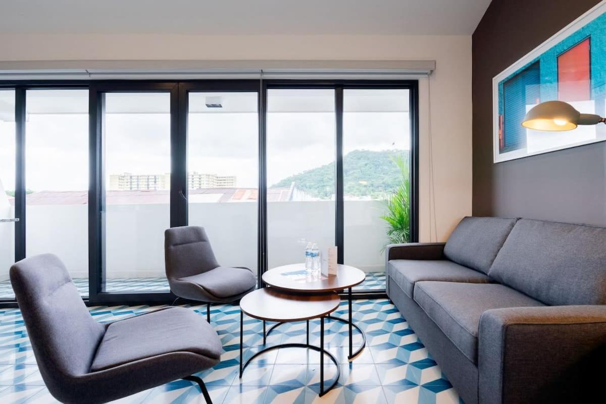 Artistic Loft in Santa Ana - Housity