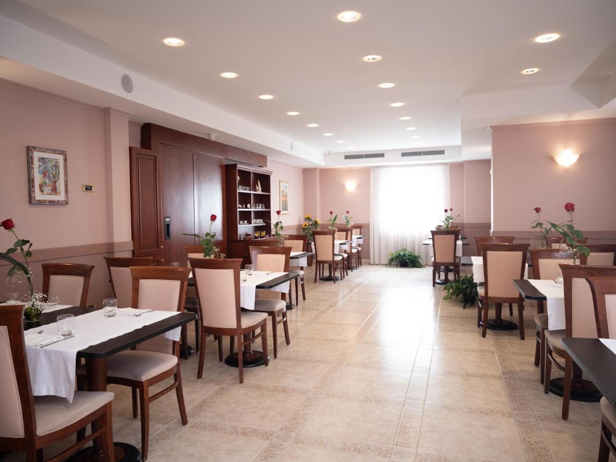 Hotel SAN PIO - Housity