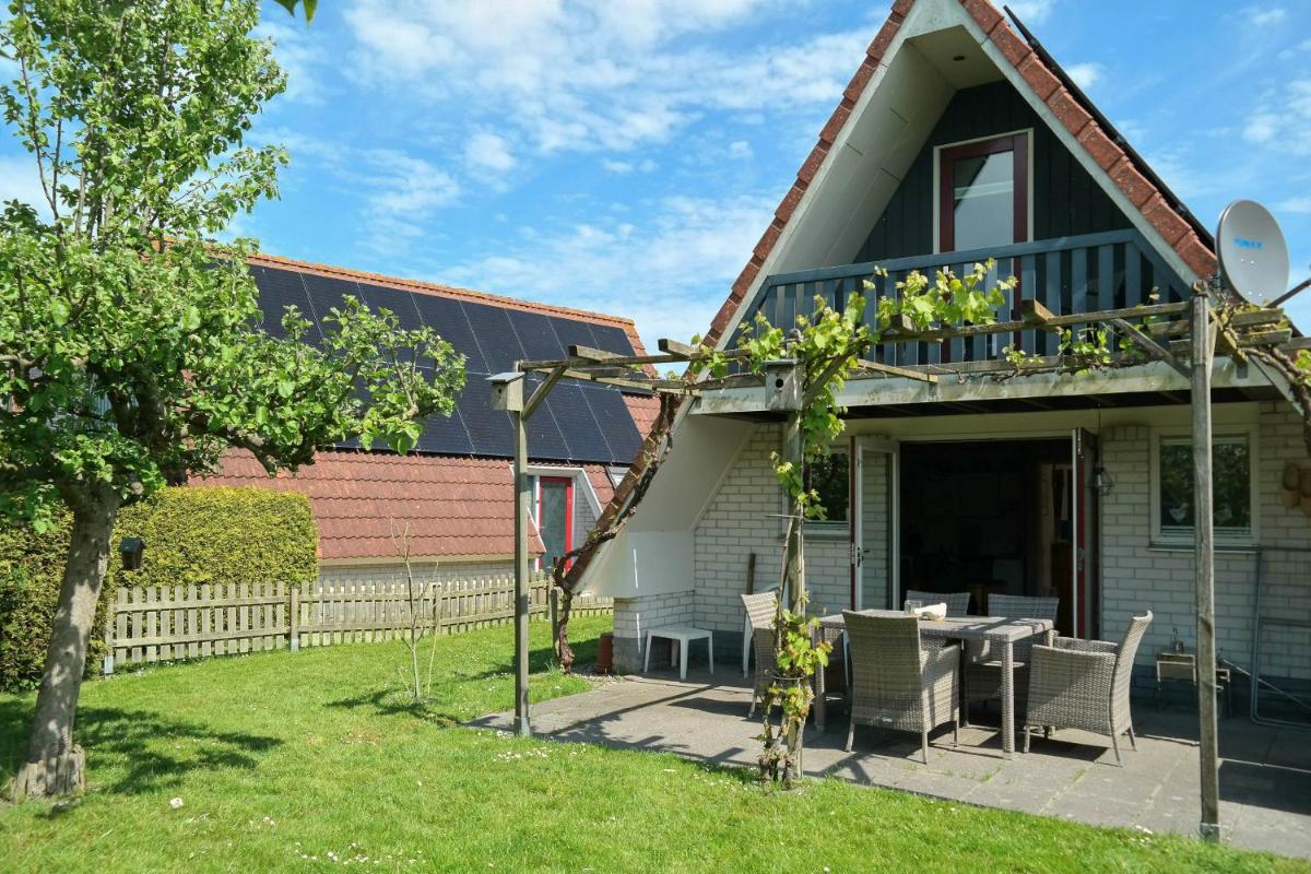 De Druif 6 pers holiday home close to the National Park Lauwersmeer - Housity