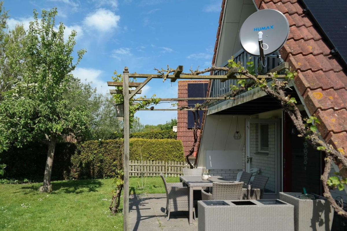 De Druif 6 pers holiday home close to the National Park Lauwersmeer - Housity