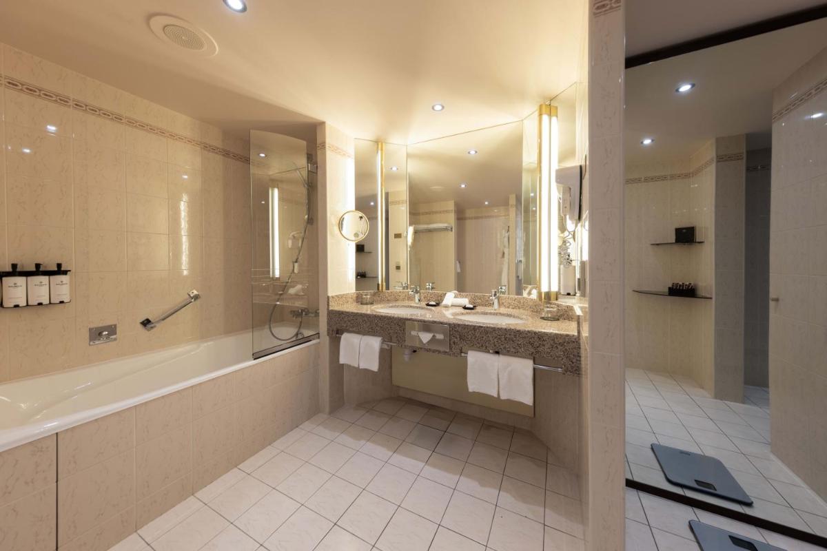 Salle de bains dans l'établissement Sofitel Lyon Bellecour