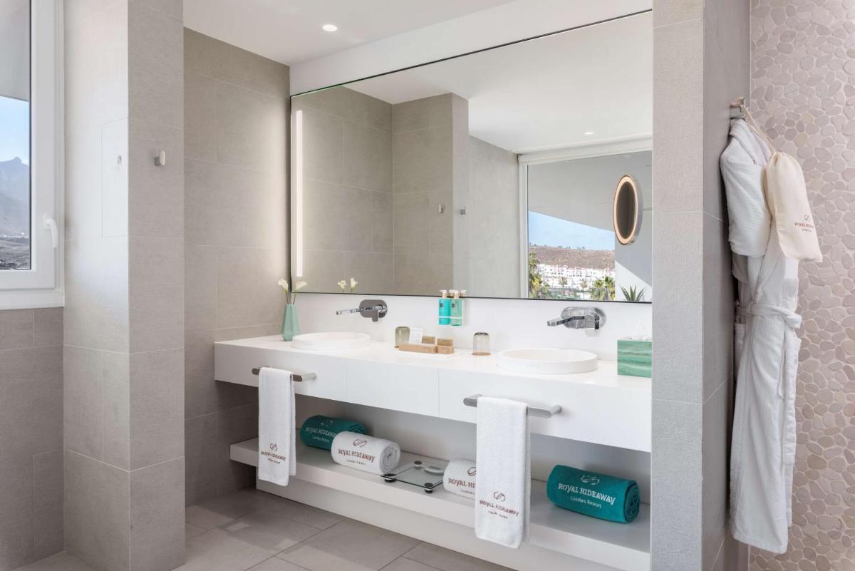 Un baño de Royal Hideaway Corales Suites