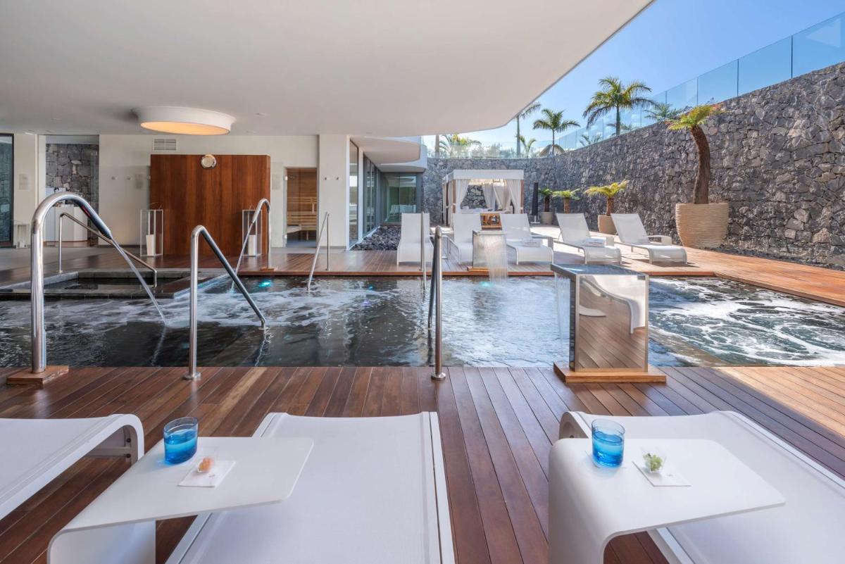 Piscina en o cerca de Royal Hideaway Corales Suites
