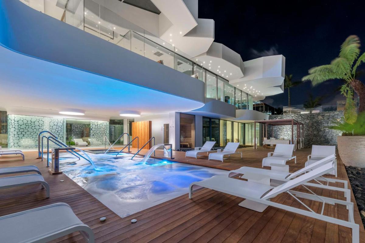 Piscina en o cerca de Royal Hideaway Corales Suites