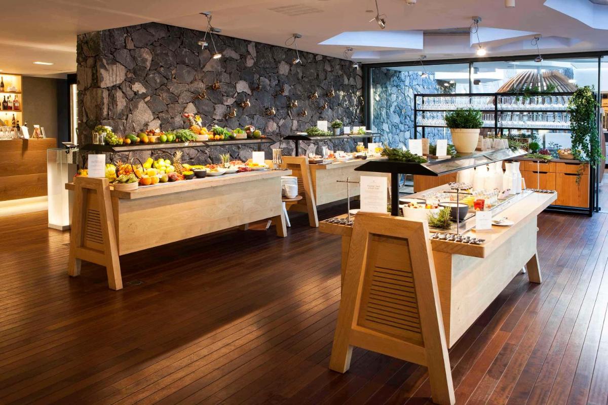 Comida en o cerca de este hotel