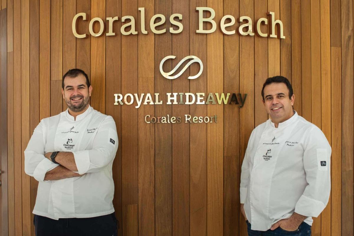 Certificado, premio, señal o documento que está expuesto en Royal Hideaway Corales Beach - Adults Only