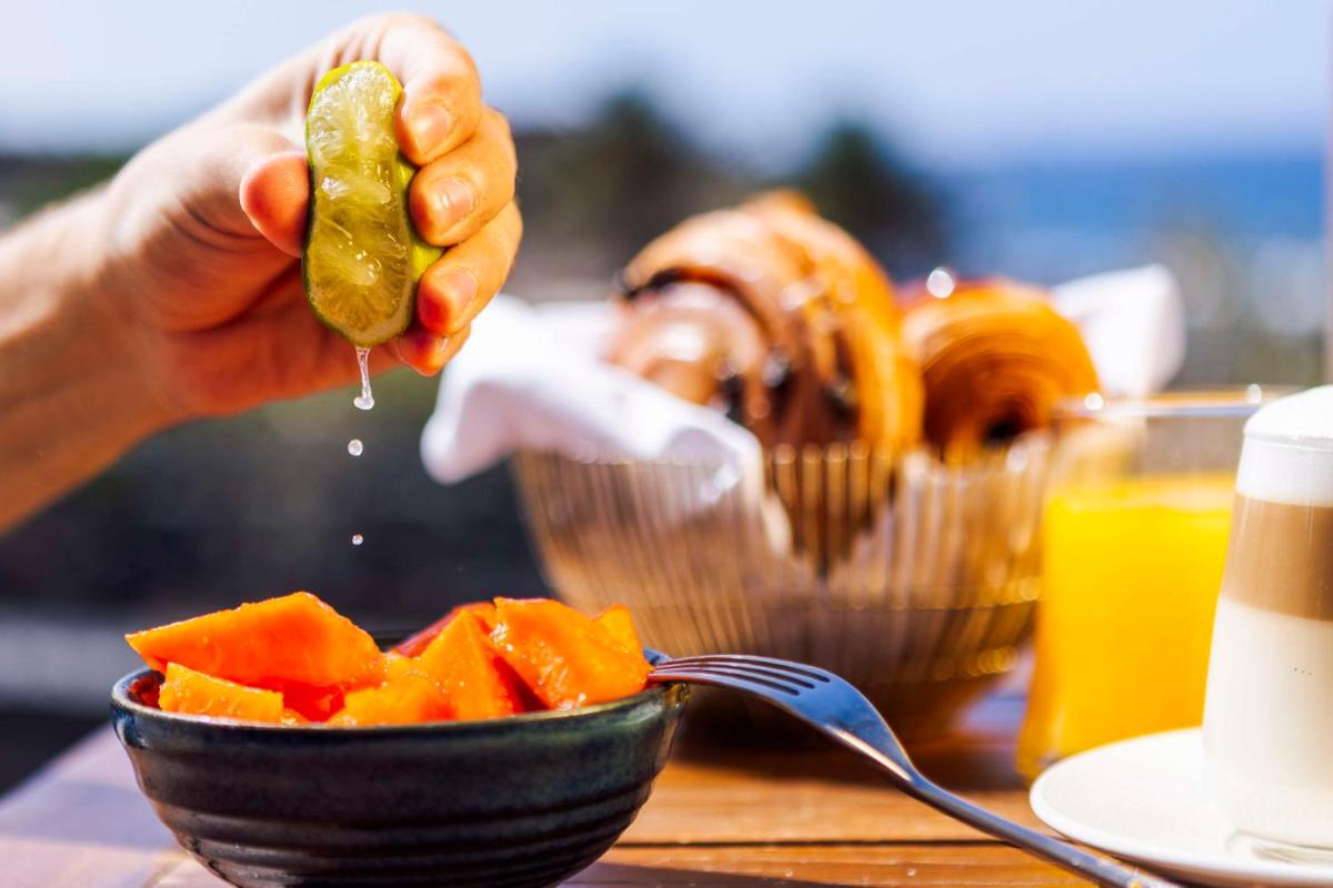 Comida en o cerca de este hotel
