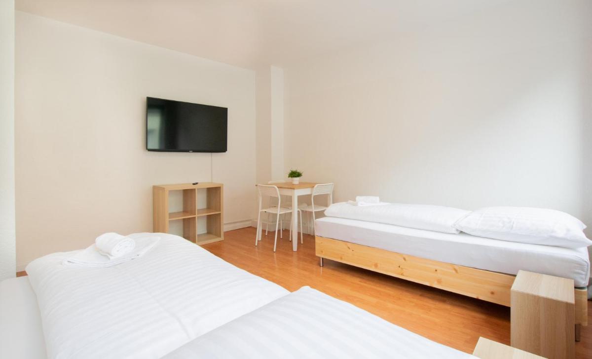 RAJ Living - 1 , 2 and 3 Room Monteur Apartments - Housity