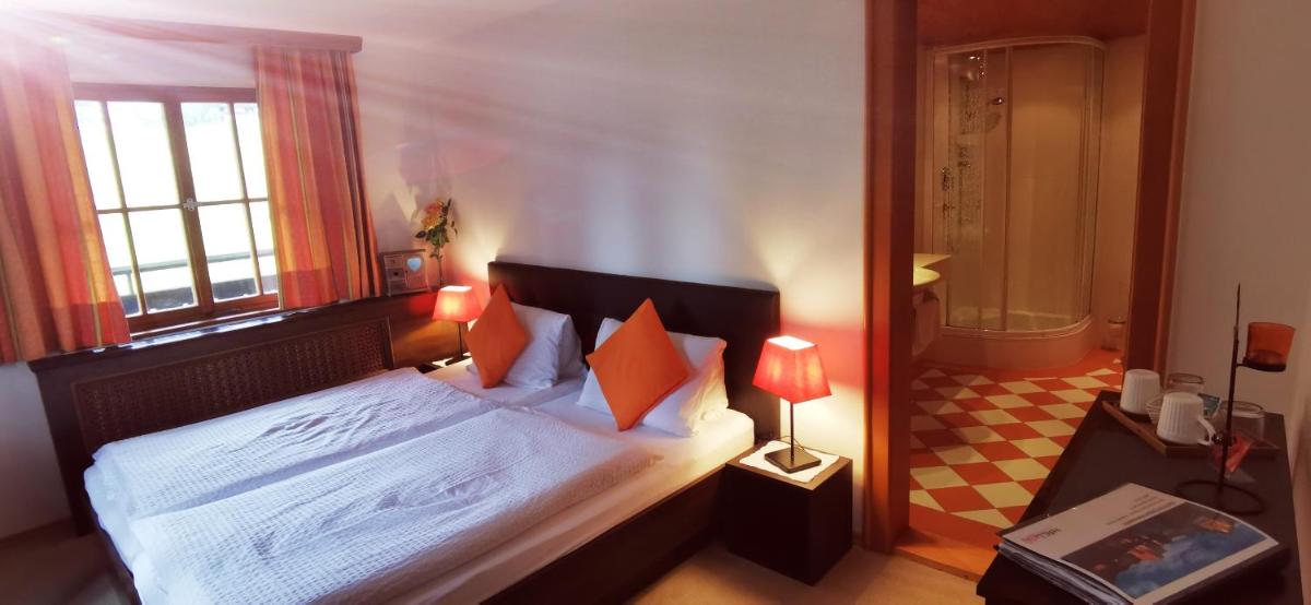 HOCHDÜRRNBERG WATZMANN Doppelzimmer mit Bad Balkon Gästeküche - Housity