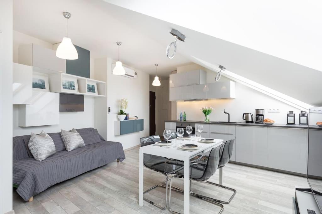 MODERN & NEW place next to Wawel Castle & Vistula - Housity