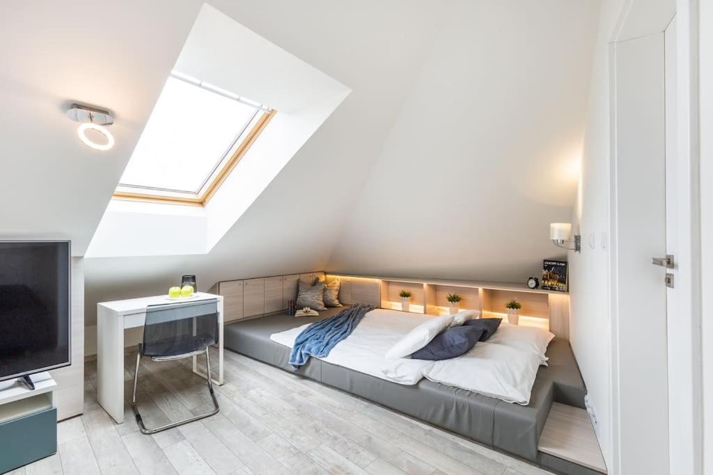 MODERN & NEW place next to Wawel Castle & Vistula - Housity
