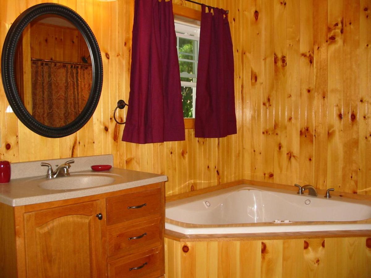 Angel Rock Waterfront Cottages - Housity
