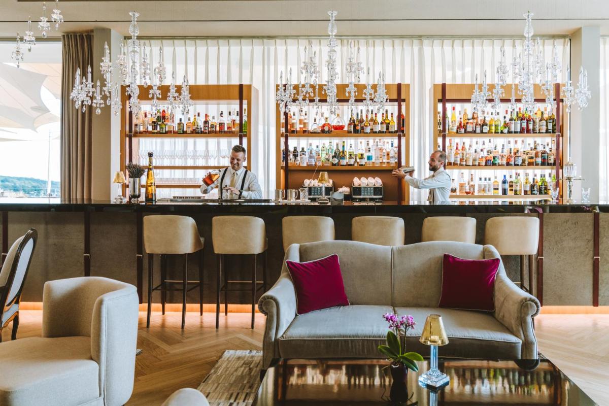Boissons dans l'établissement Royal Champagne Hotel & Spa