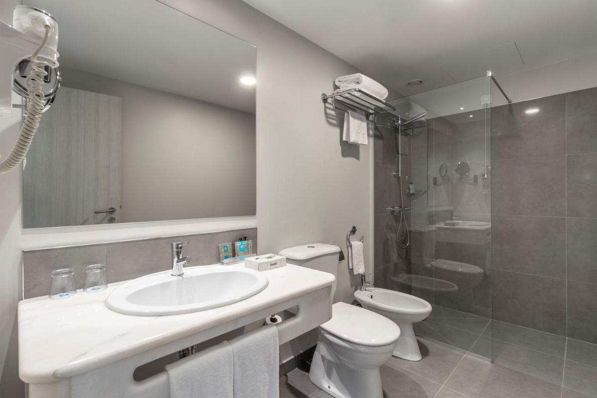 Uma casa de banho em Enotel Magnólia